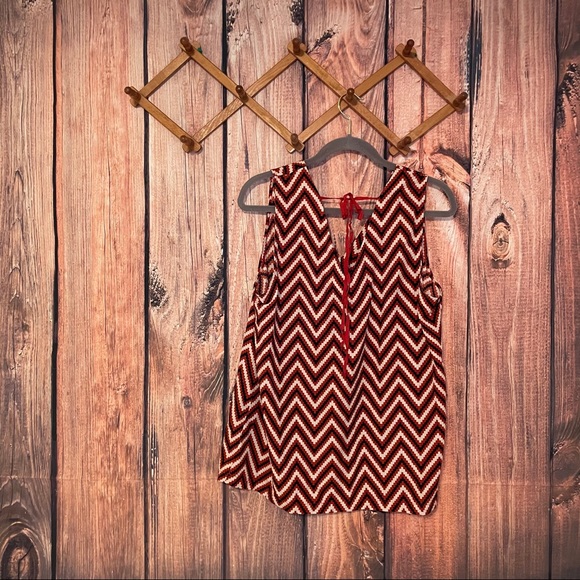 Pleione Chevron Sleeveless Tie Back Blouse - Picture 2 of 9